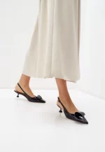 Pantofi  decupati, piele lacuita cu accesoriu , negri