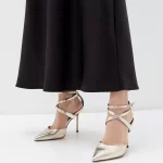 Pantofi decupati eleganti , piele naturala , aurii