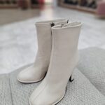 Botine albe din piele naturala, toc clepsidra