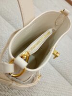 Geanta tip saculet din piele naturala - imagine 4