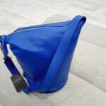 Geanta din piele naturala ,de culoare albastru vibrant