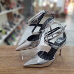 Pantofi decupati argintii cu bareta pe glezna c-156